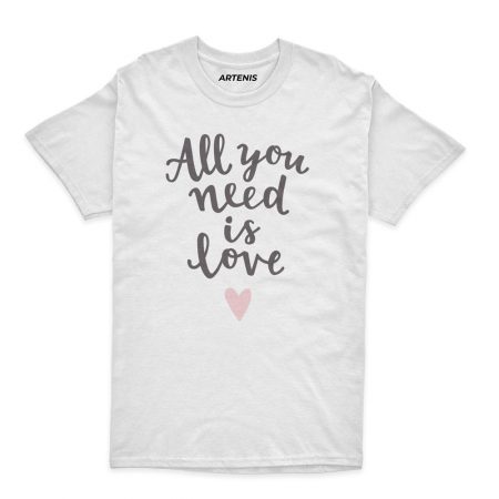 Remera All You Need is Love Corazon